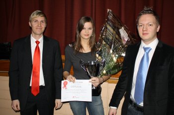 Joakim Mette, Hanna Weckström, Rasmus Rönn vid prisceremonin i Ekenäs gymnasium